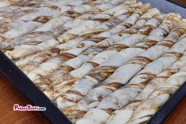 Pişmesi İle Bitmesi Bir Oldu Tel Tel Dökülen Haşhaşlı Çörek Amasya Çöreği